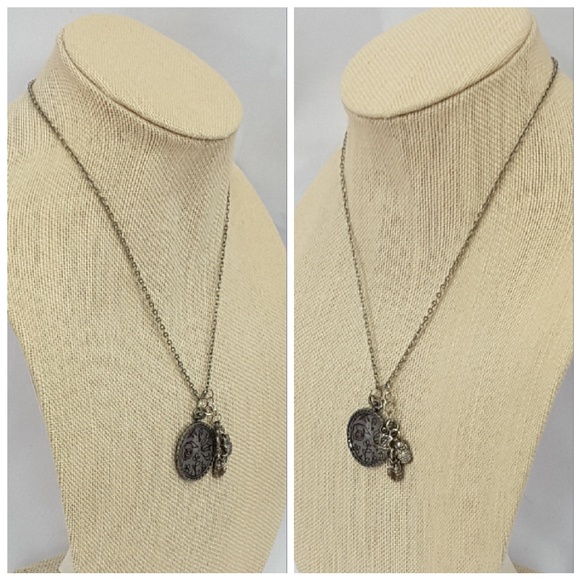 Silvertone 3 Dimensional Owls with Floral Pendent - Picture 3 of 8